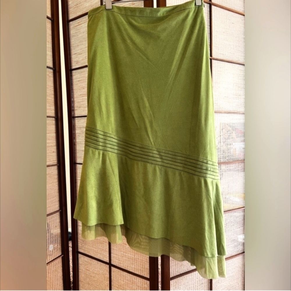 EUC Vintage faux SUEDE over mesh asymmetrical lime / avocado green mini skirt - Picture 8 of 10